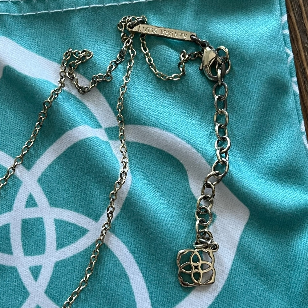 Kendra Scott Elisa tarnished mother of pearl necklace - Picture 4 of 4